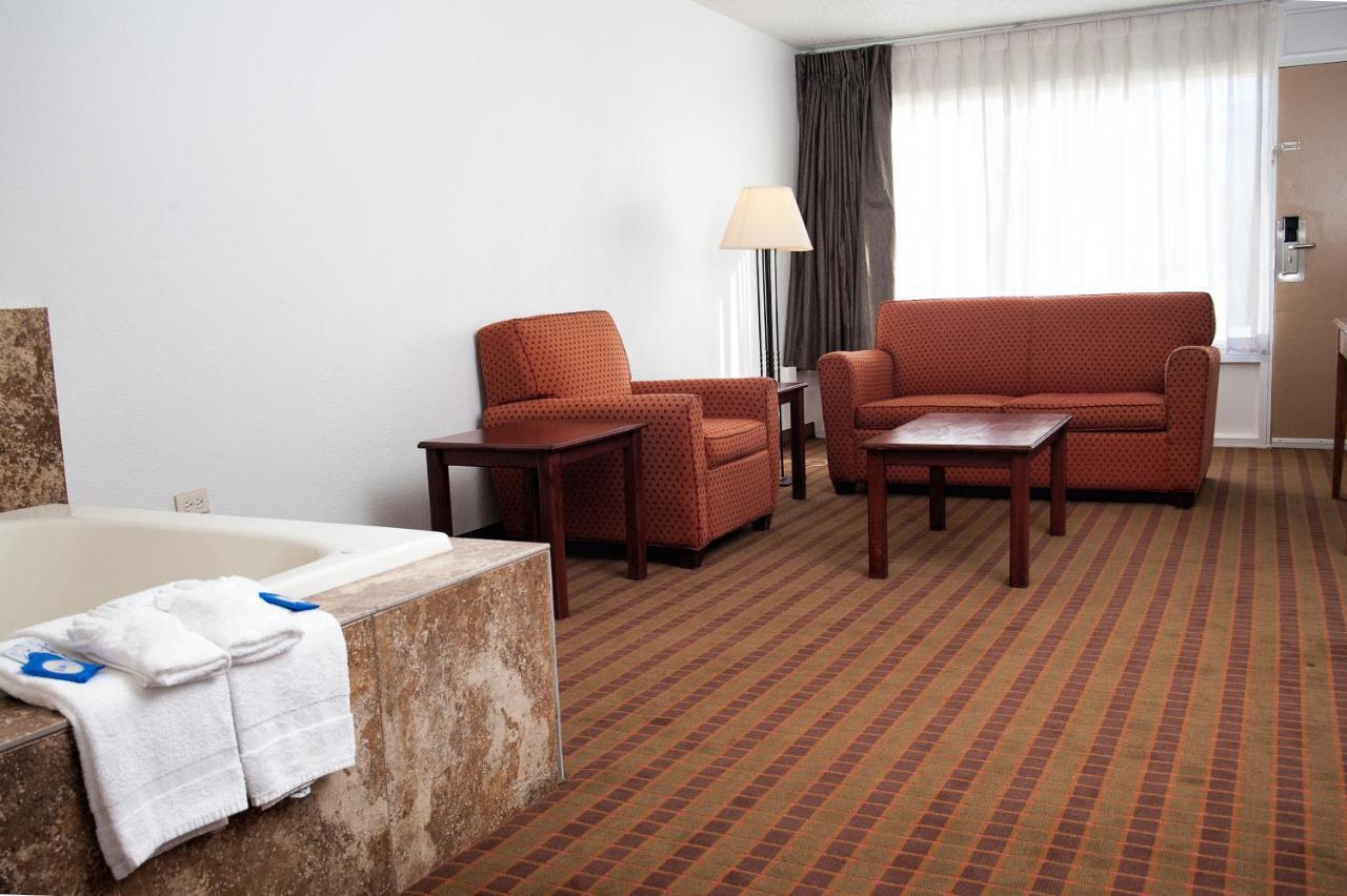 Express Inn & Suites 그린빌 외부 사진